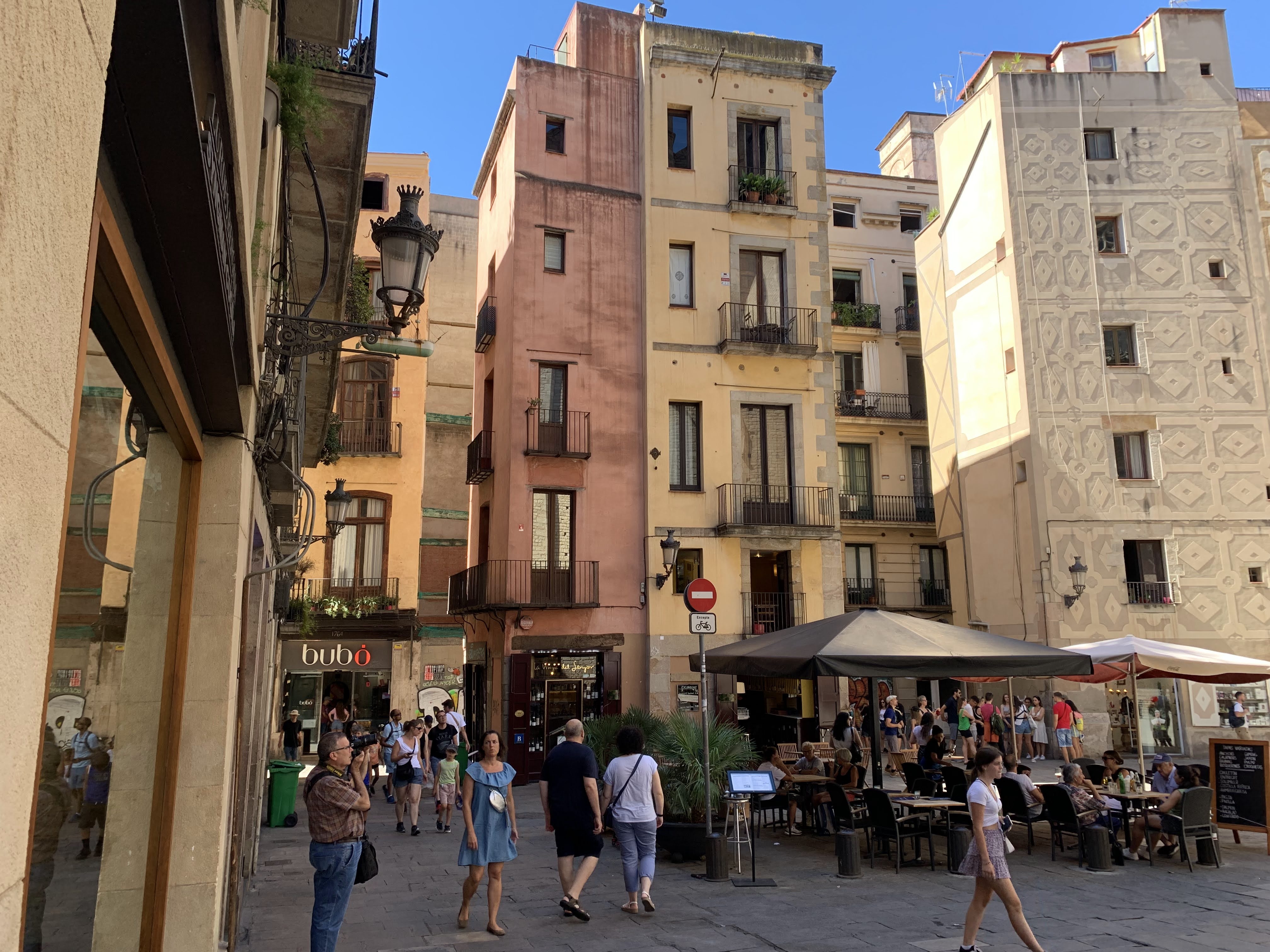 barcelona buildings restaurant